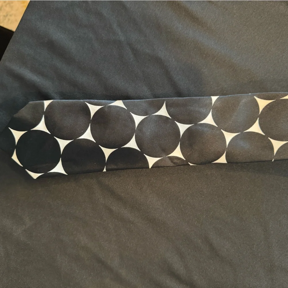 Black and White Geometric Tie - Picture 5 of 5